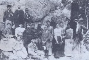 Fotografija J.N. Sadnikarja leta 1894 v Kamniški Bistrici; člani Planinskega društva Kamnik