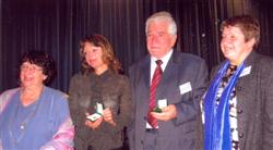 Slovenska filantropija je dr. Aleksandru Dopliharju za življenjsko delo na področju organiziranega prostovoljstva oz. za izjemne dosežke na področju prostovoljstva in aktivnosti na področju varovanja zdravja in preprečevanja odvisnosti januarja letos podelila Zlatnik Slovenske filantropije.